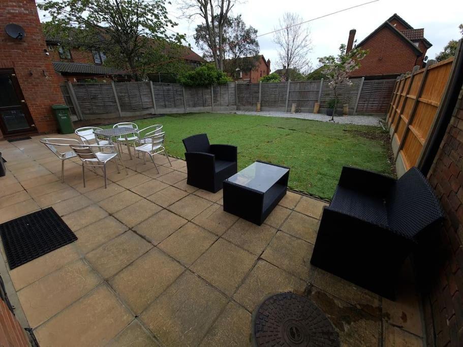 London Luxury 6 Bedroom Family House Sleeps 12 People Parking For 4 Cars Close To Tube. 치그웰 외부 사진