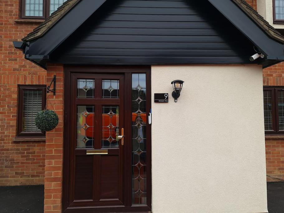 London Luxury 6 Bedroom Family House Sleeps 12 People Parking For 4 Cars Close To Tube. 치그웰 외부 사진